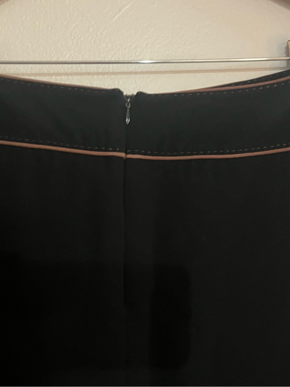 Focus 2000 Women’s Black Pencil Skirt Sz 10 Pink Trim Lined Knee Length - Picture 6 of 8